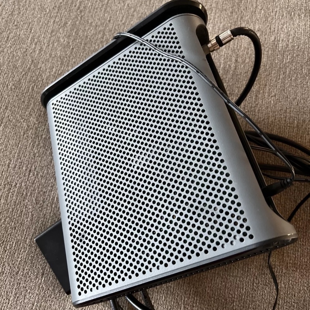 Motorola MG7315 DOCSIS 3.0 8x4 Cable Modem + Router Approved For Xfinity Comcast - Picture 3 of 8